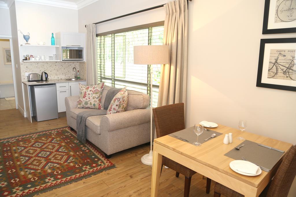 Kingsmead Guest House Хараре Стая снимка